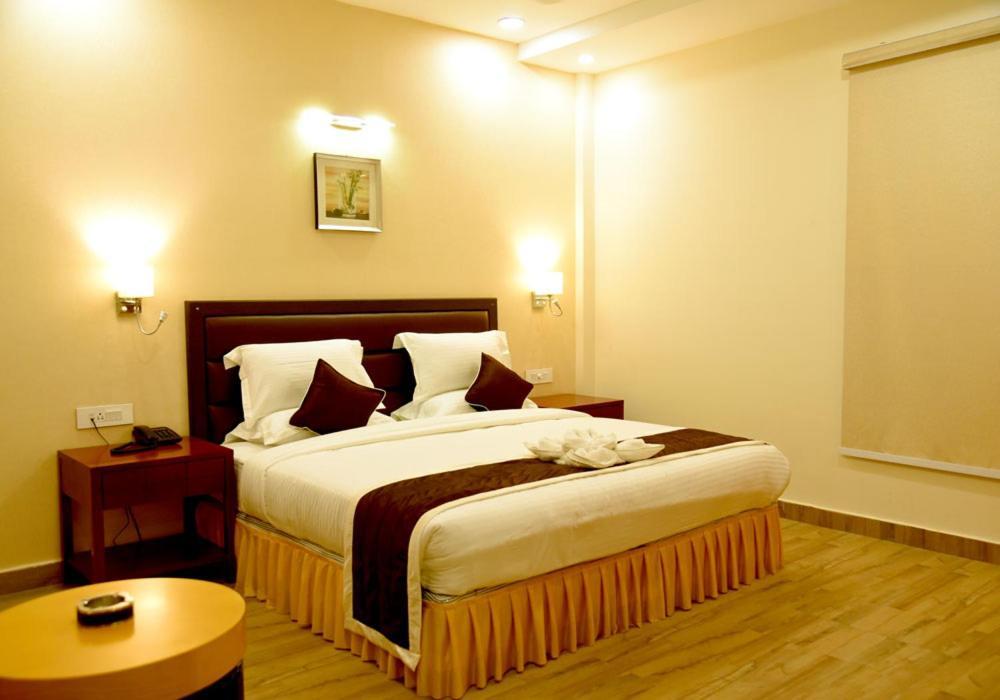 The Ved Mantra Hotel Gwalior Buitenkant foto