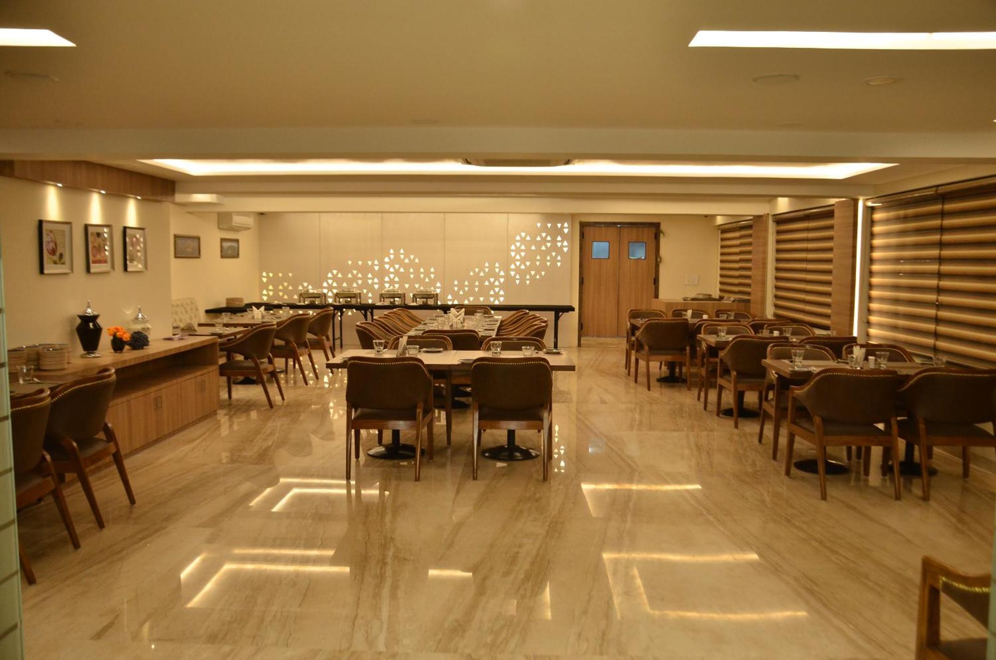 The Ved Mantra Hotel Gwalior Buitenkant foto