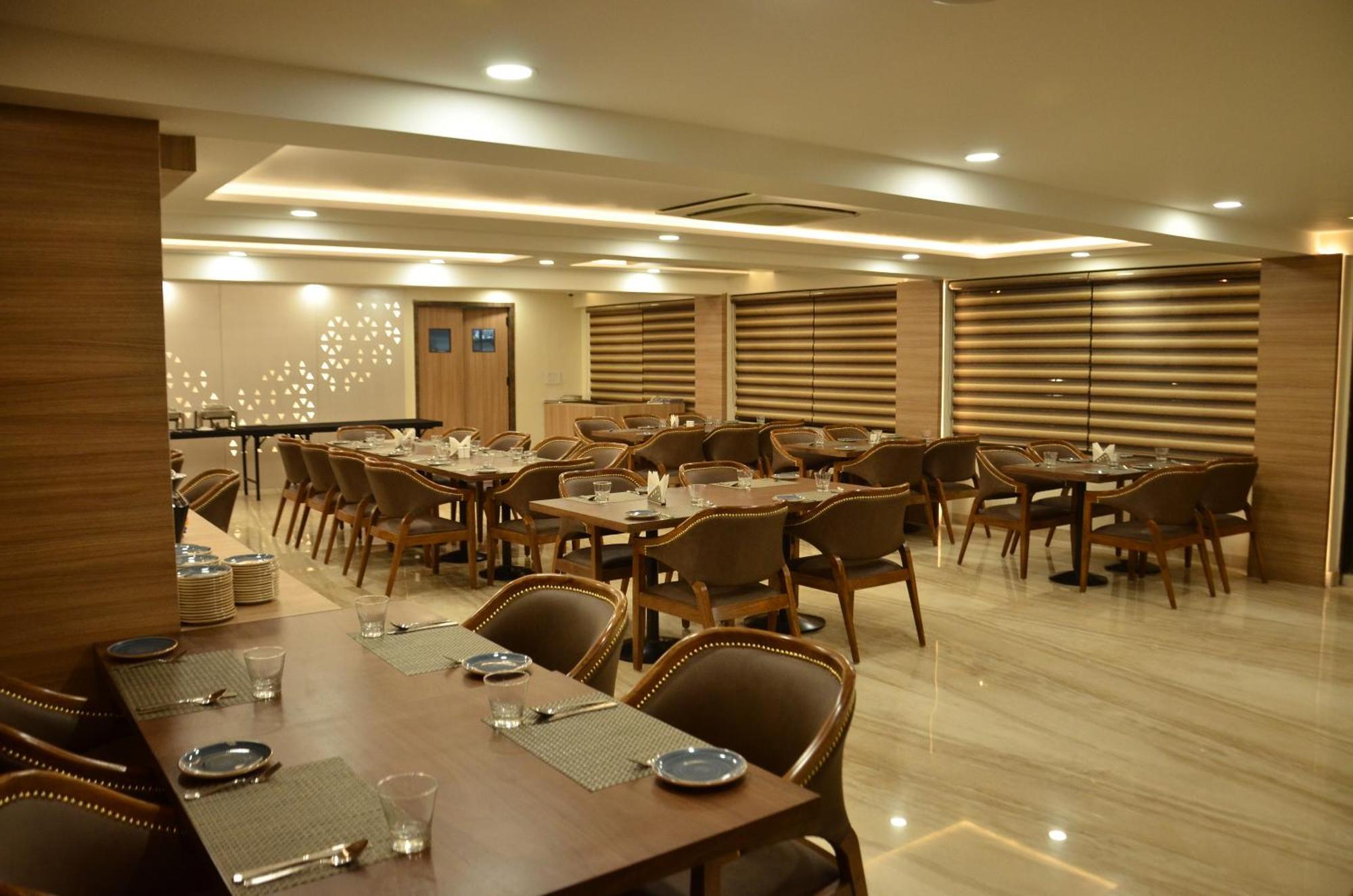 The Ved Mantra Hotel Gwalior Buitenkant foto