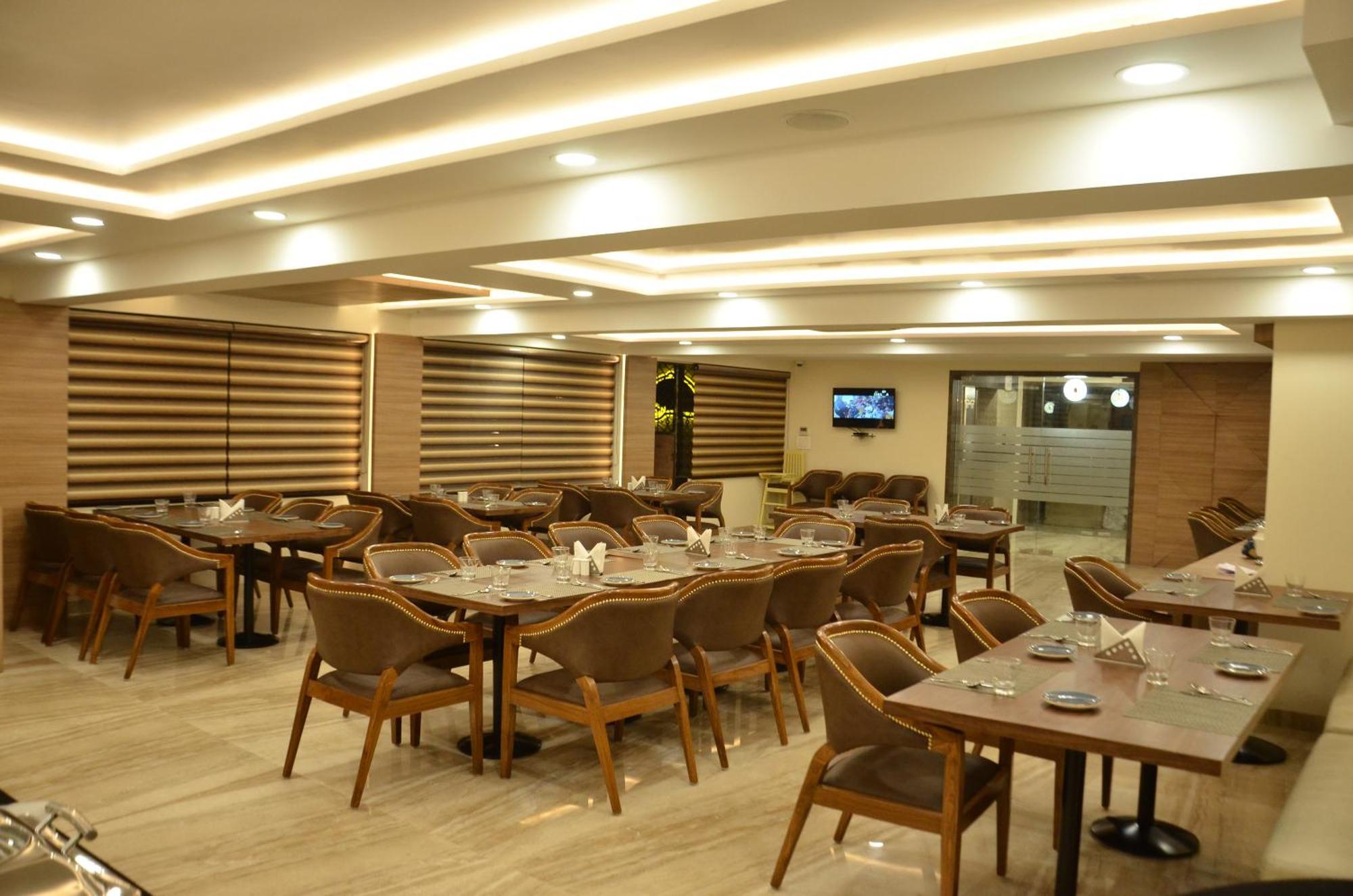 The Ved Mantra Hotel Gwalior Buitenkant foto